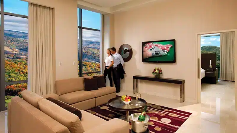 Lux Suite Couple_Black Jack